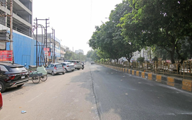 OYO Flagship 70281 Hotel Rishabh Inn