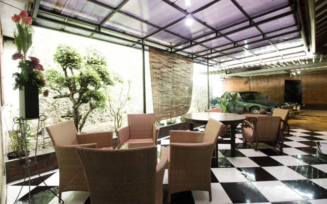 Santo Guest House by RedDoorz