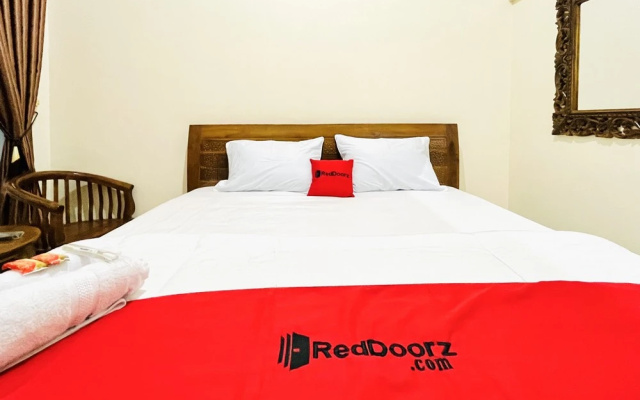 Reddoorz @ Gunari Guest House Merek Karo – Guest Rooms – Merek