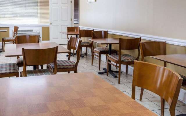 Rodeway Inn Colonial Heights I-95