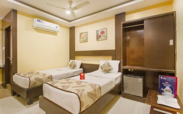 Sree Chandana Hotel by OYO Rooms