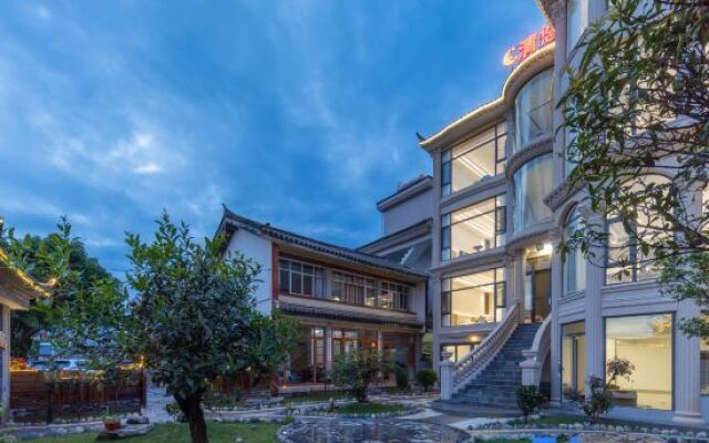 Lijiang Qingyou Courtyard Homestay (Sanyi International Airport Store)