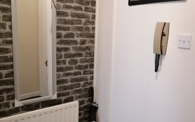 Central Glasgow Apartment - Sleeps 2 & Kitchen