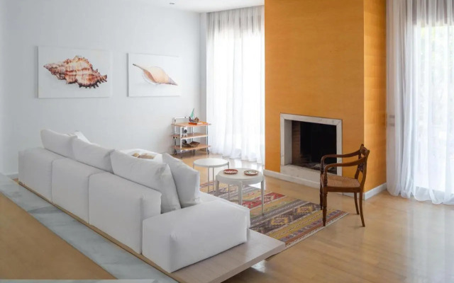 Love White Villa