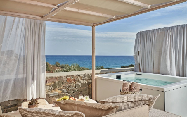 Volcano Luxury Suites Milos - Adults Only