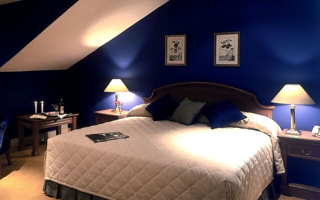 Horse and Jockey Hotel