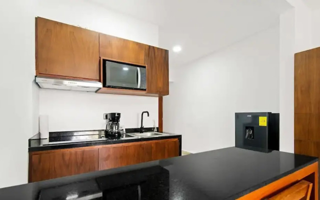 Spacious Loft w Garden View Pool Jacuzzi GYM