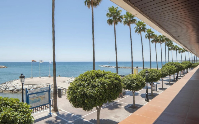 Eden Roc BeachFront Apartments