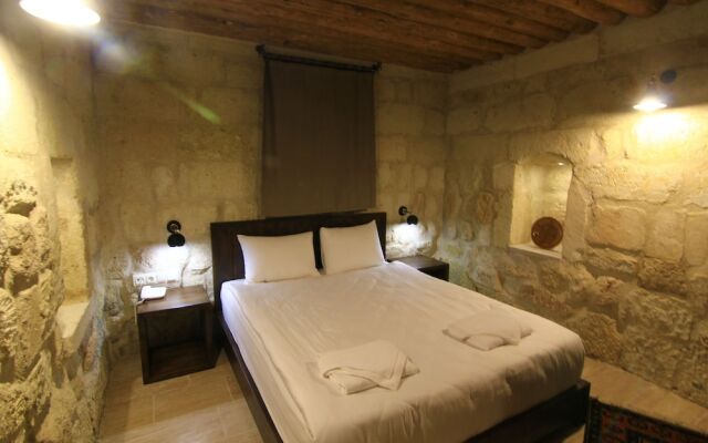 Tafana Cave & Stone Lodge