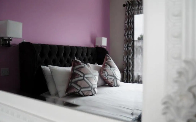 The Thomas Paine Hotel