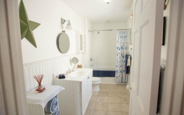 Howland House Inn