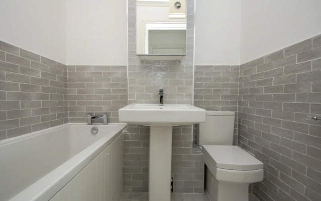 Portside Apartment Parking by Brighton Holiday Lets