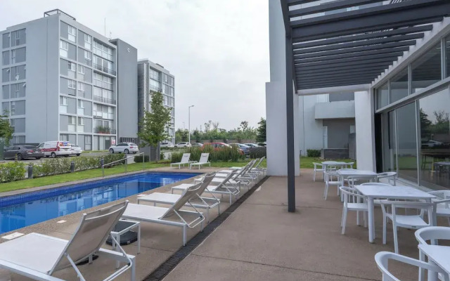 Modern Apartment with Terrace and Pool
