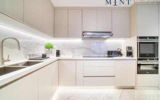 Exclusive 2BR Apt With Superb Balcony Marina Views