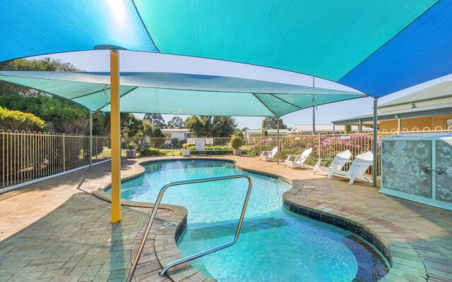 Serpentine Falls Park Home & Tourist Village