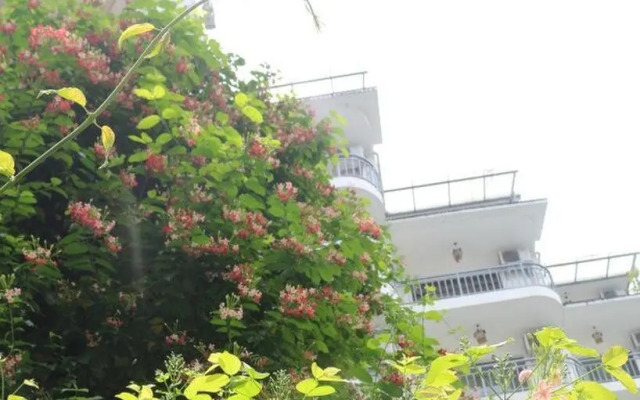 Yangshuo Tangrenjie Hotel