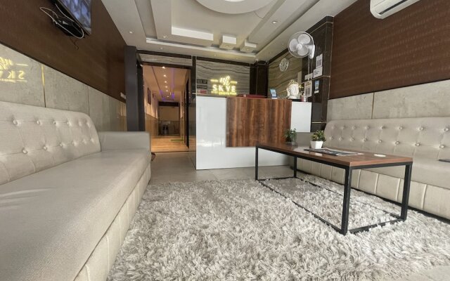 Hotel Arch Suites