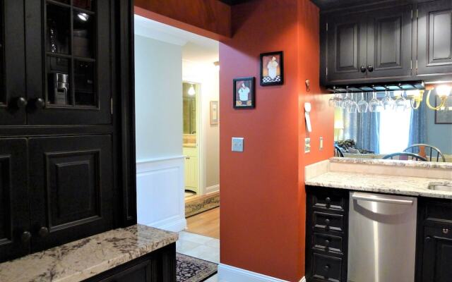 112 Chilton - 2 Bedroom Condo