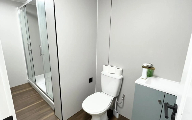 OYO Welsh Holiday Accommodation - Modern Stay