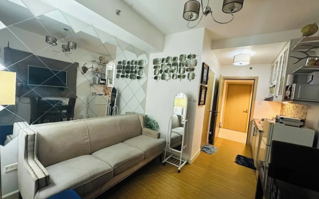 One Bedroom WBalcony Near Bgc Netflix