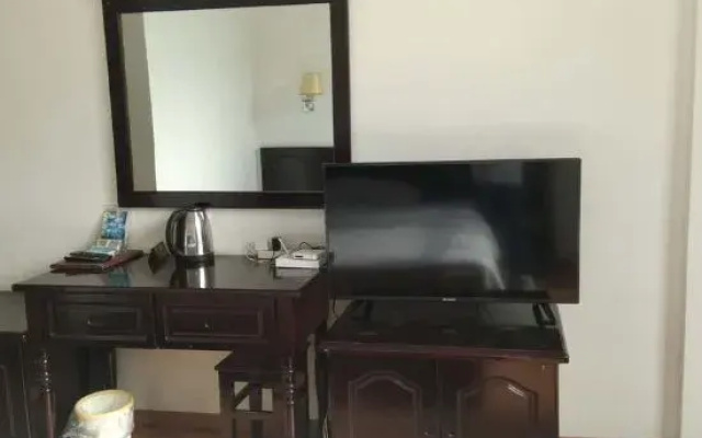 Longling Huanglong Hotel
