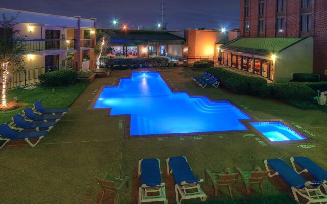 MCM Elegante Hotel and Suites – Dallas
