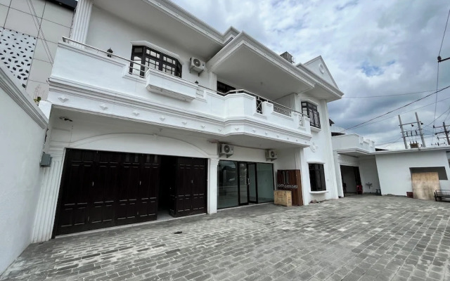 OYO 94579 Sm Raja Guest House