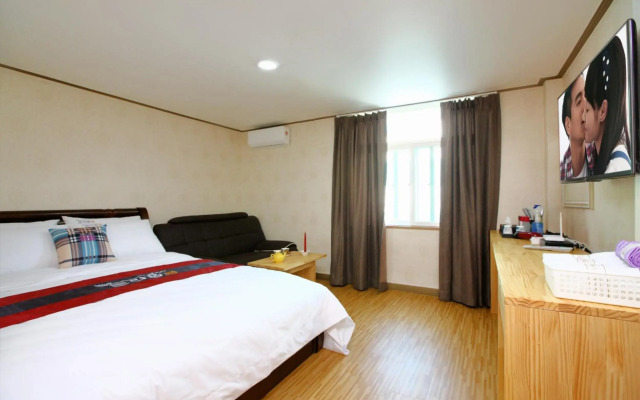 Traum Hotel & Condo