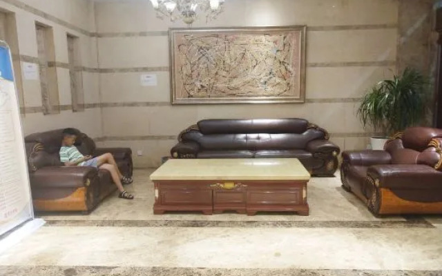 Chenlong 168 Hotel (Huaihua East Railway Station)