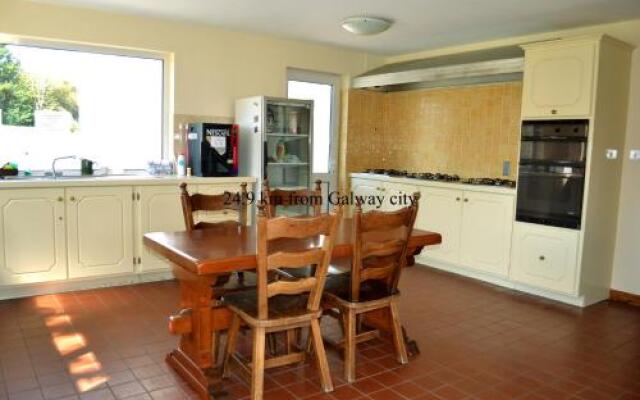 Oughterard Hotel & Angling Centre