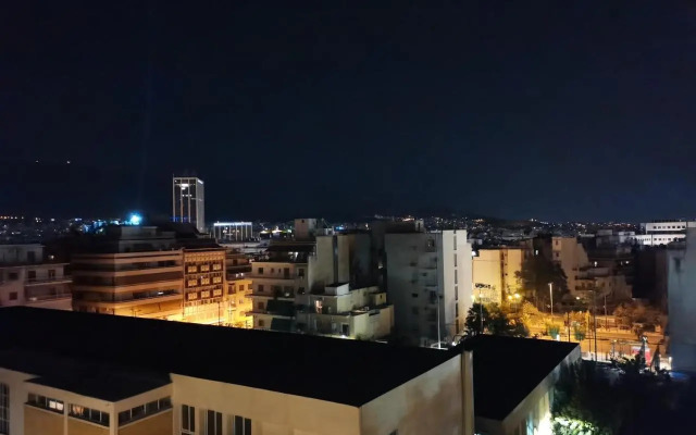 Penthouse spacious w super wifi & terrace, 2 min from metro