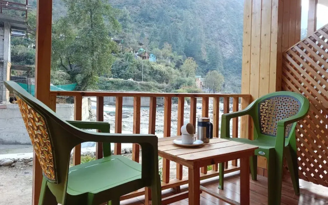Tirthan Holidays Cottage