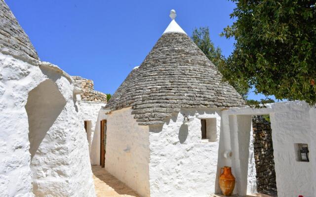 Trulli Estate in Puglia with Panoramic Pool