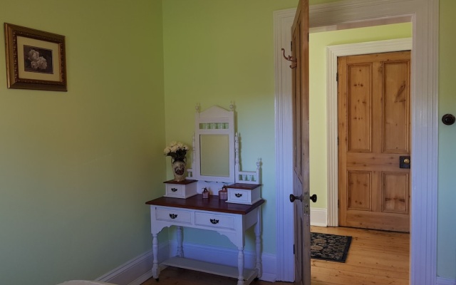 Coragulac House Cottages – Guest Rooms – Coragulac