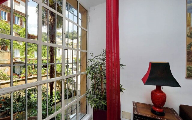 Spanish Steps Charming Apartment