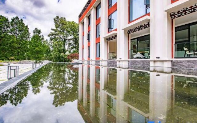 Wolian Huayin Hotel in Xinduqiao
