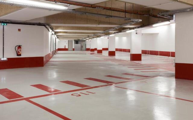 AC Porte Maillot Hotel