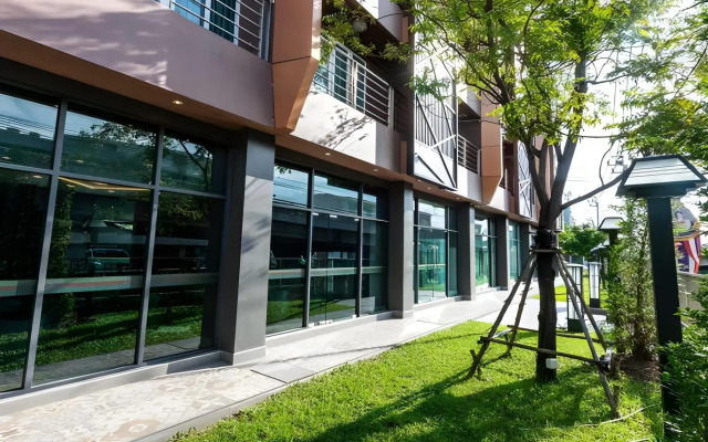 Nest n Rest Hotel
