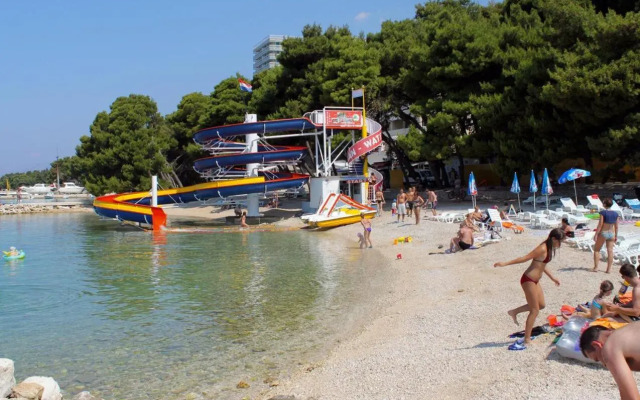 Apartments with a parking space Makarska - 6696