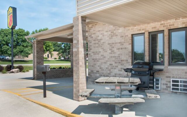 Super 8 by Wyndham Humboldt