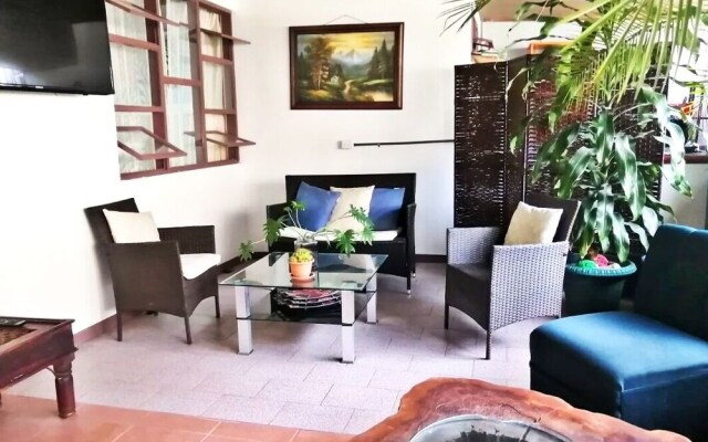 Airport traveler's home. - Hostel