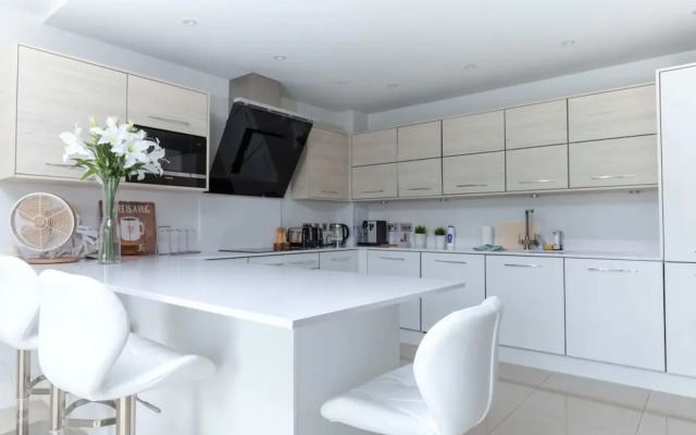 Luxurious Central Edinburgh Apartment - Sleeps 6