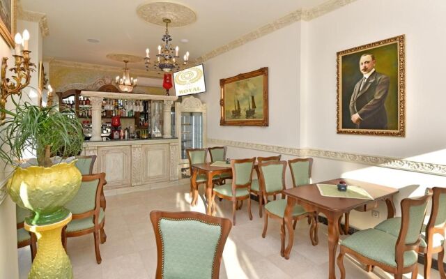Royal Hotel