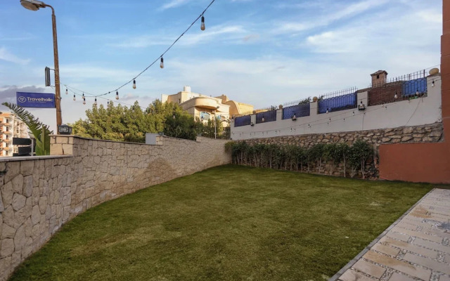 Travelholic Residence Golden Gates