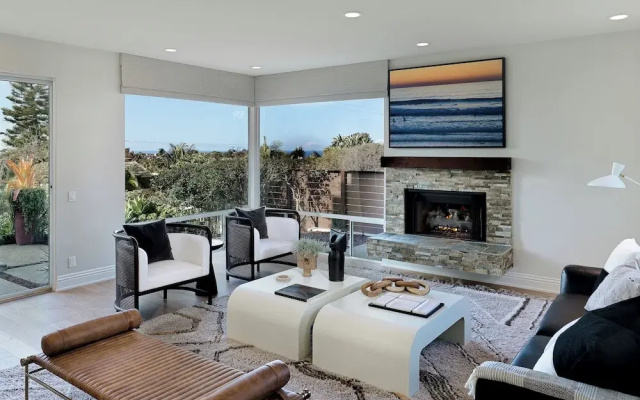 327 Hillcrest Drive