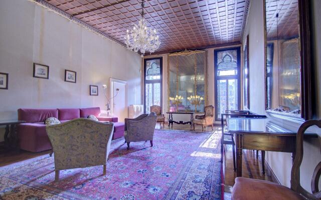 PANORAMIC 9 WINDOWS OVER GRANDCANAL, 3 bed, 2 bath