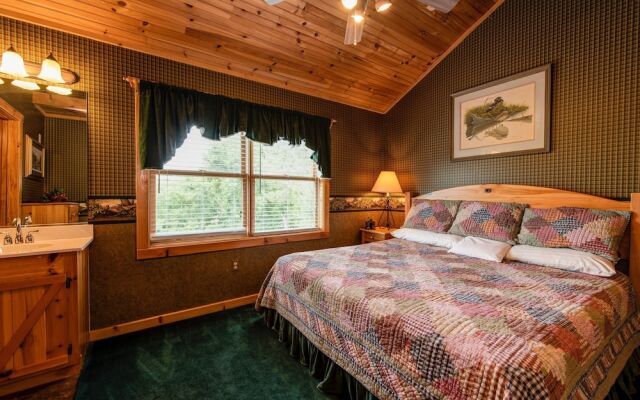 Douglas Lake Hilltop Hideaway