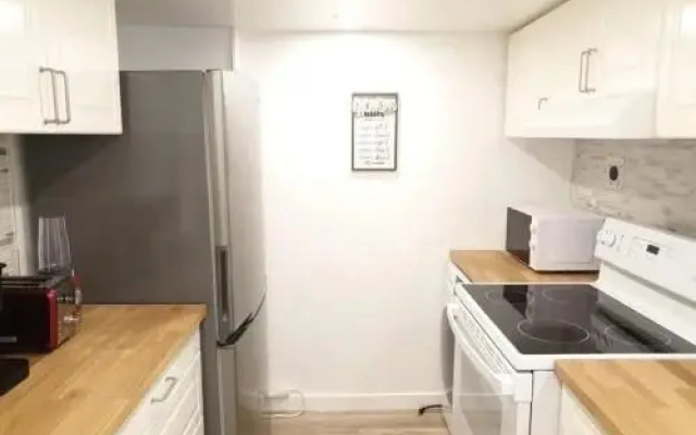 Happy, Cozy, Fun, Loving suite in West Vancouver
