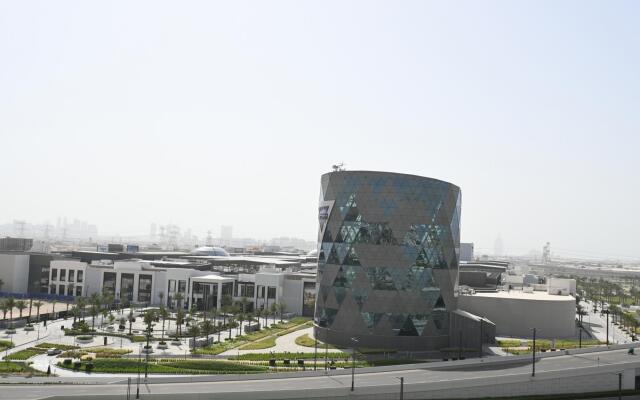 Contemporary 1BR Sleeps4 Balcony/Pool/Gym/DXBHills