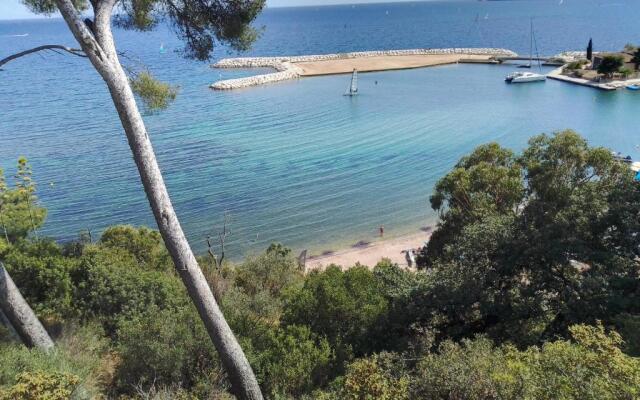 Typical Toulon apartment 50M beaches